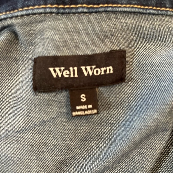 Well Worn Blue Jean Jacket Fitted Silhouette Contrast Stitching - Picture 3 of 3